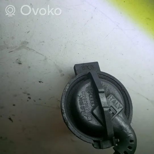 Audi A4 S4 B6 8E 8H Lampa oświetlenia tylnej tablicy rejestracyjnej 