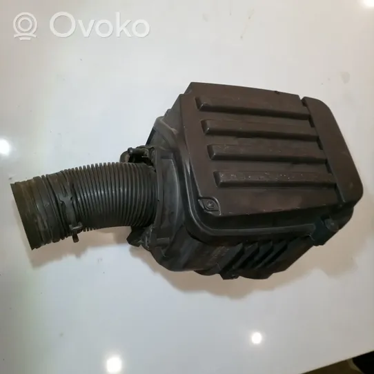 Volkswagen PASSAT B6 Obudowa filtra powietrza 