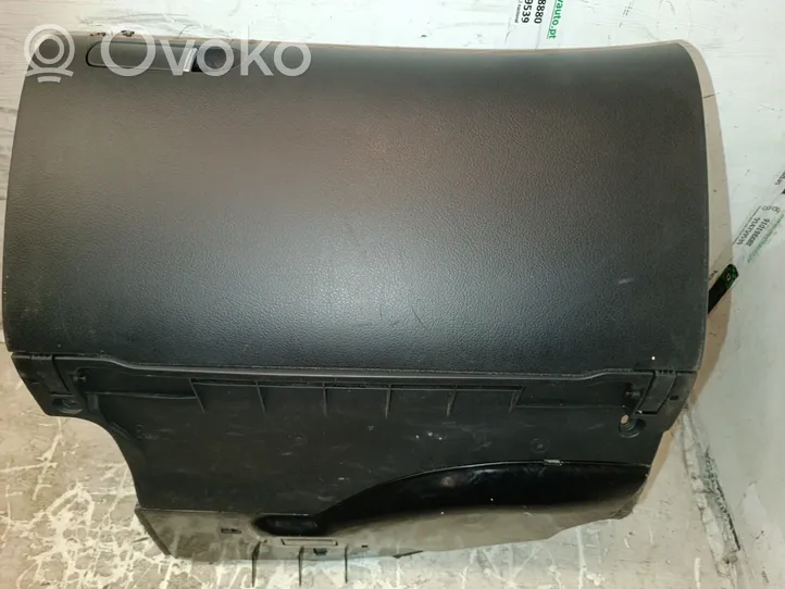 Audi A4 S4 B7 8E 8H Panelės stalčiuko/lentinėlės paklotėlis 