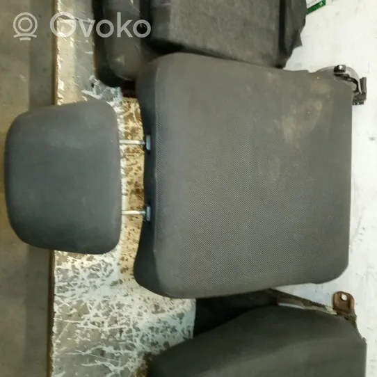 Mitsubishi Colt Fotele / Kanapa / Boczki / Komplet 