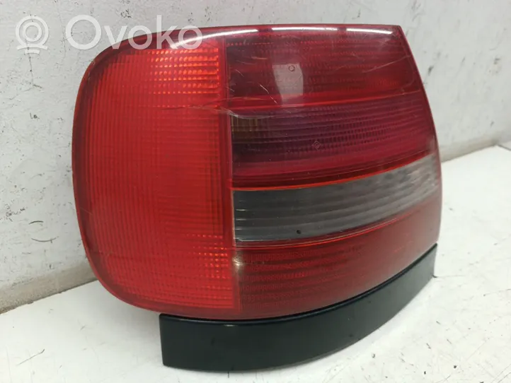 Audi A4 S4 B5 8D Lampy tylnej klapy bagażnika 