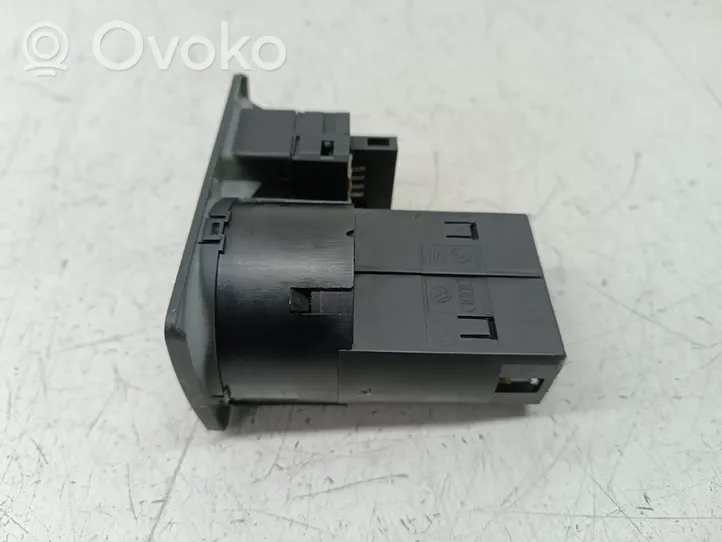 Skoda Fabia Mk1 (6Y) Sonstige Schalter / Griffe / Umschalter 