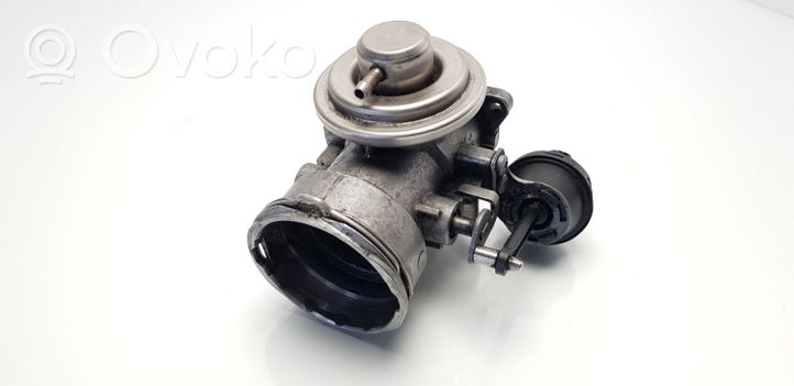 Volkswagen Golf V Valvola EGR 038129037L