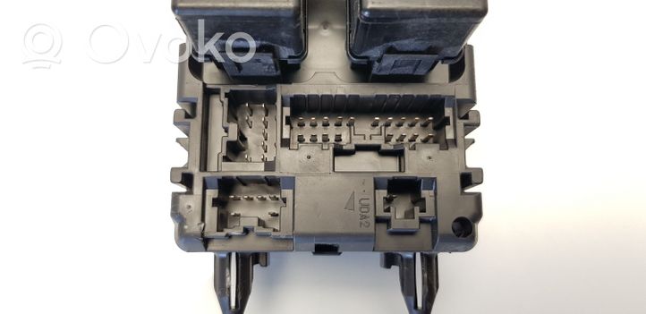 Mitsubishi Colt Module de fusibles MB953383