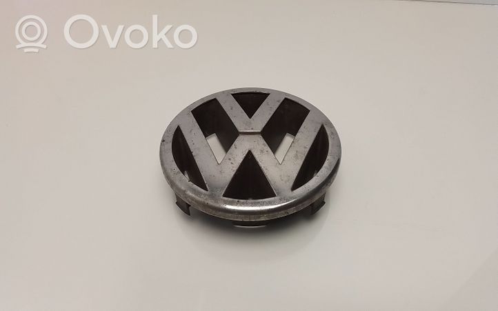 Volkswagen PASSAT B5 Mostrina con logo/emblema della casa automobilistica 3B0853601