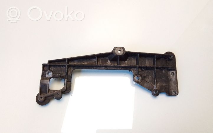 Volkswagen Touran I EGR-venttiilin/lauhduttimen kiinnike 03G131159