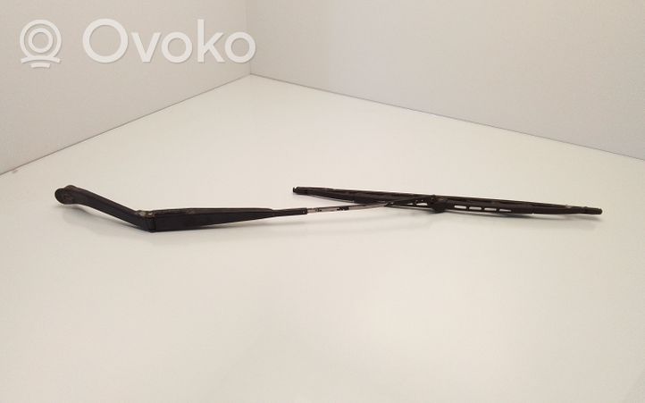 Mitsubishi Colt Front wiper blade arm R24