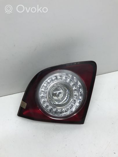 Volkswagen Golf V Lampy tylnej klapy bagażnika 5M0945093L