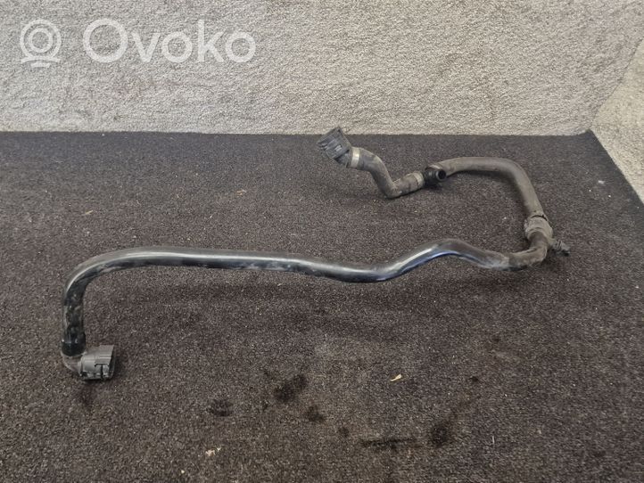 BMW 5 G30 G31 Tuyau de liquide de refroidissement moteur 8602619