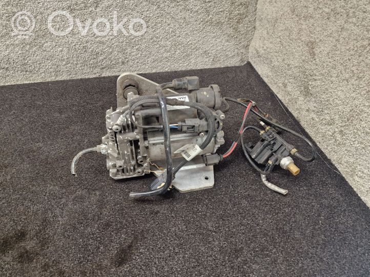 Land Rover Discovery 4 - LR4 Ilmajousituksen kompressoripumppu BH3219G525DF