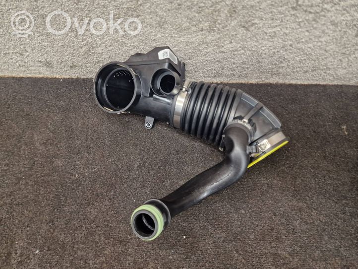 BMW 5 G30 G31 Część rury dolotu powietrza 8596828