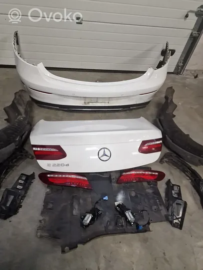 Mercedes-Benz E W238 Kit pare-chocs avant/arrière 