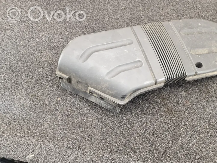 Audi A4 S4 B6 8E 8H Oro paėmimo kanalo detalė (-ės) 8E0129618K