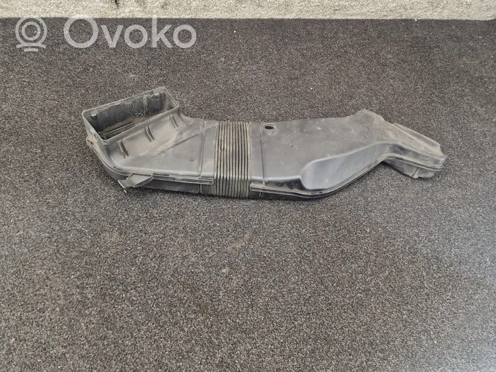 Audi A4 S4 B6 8E 8H Ilmanoton kanavan osa 8E0129618K