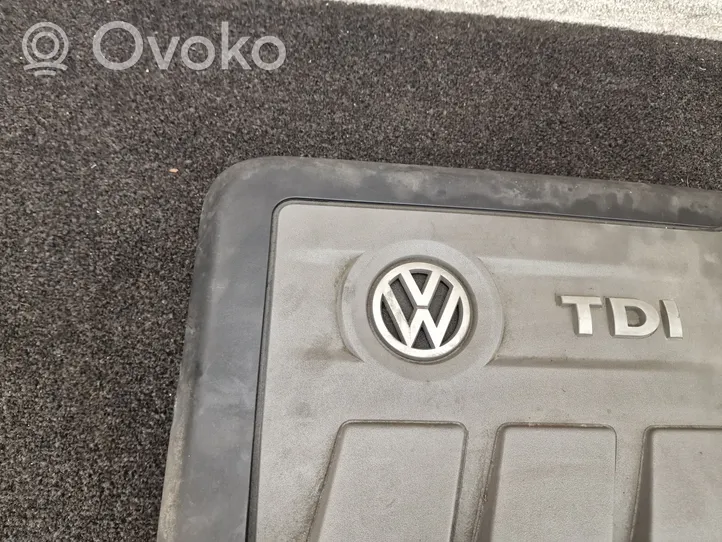 Volkswagen PASSAT B7 Osłona górna silnika 03L103925AA