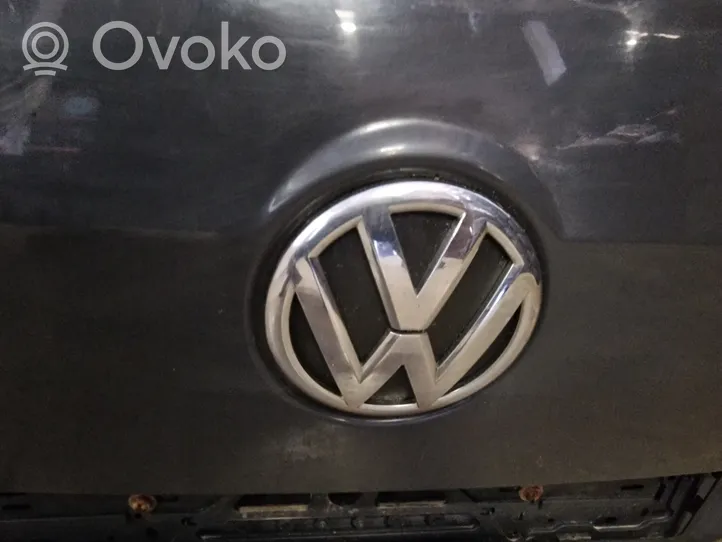 Volkswagen PASSAT B7 Задняя крышка (багажника) 