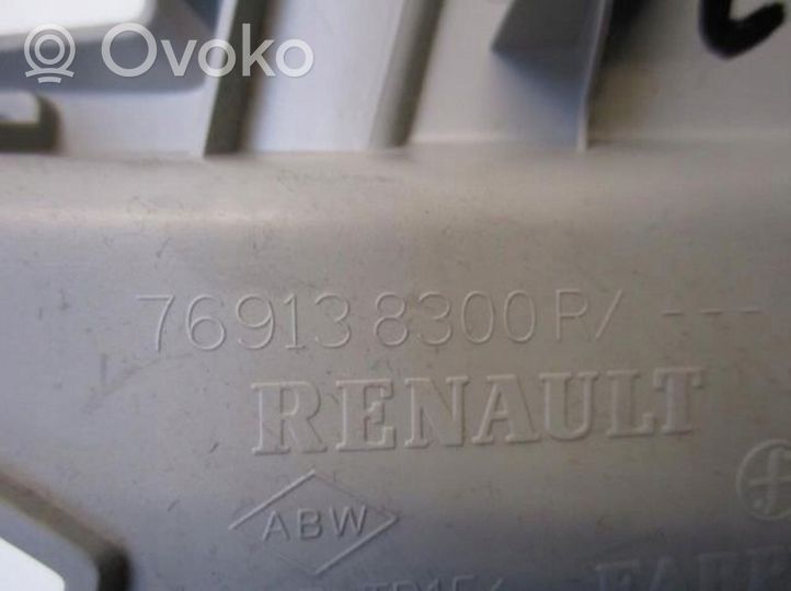 Renault Clio IV Muu kynnyksen/pilarin verhoiluelementti 