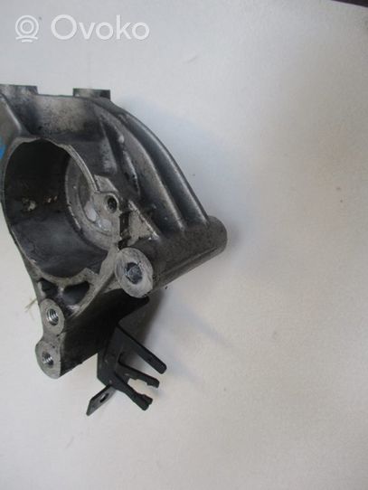 Opel Mokka Supporto del generatore/alternatore 