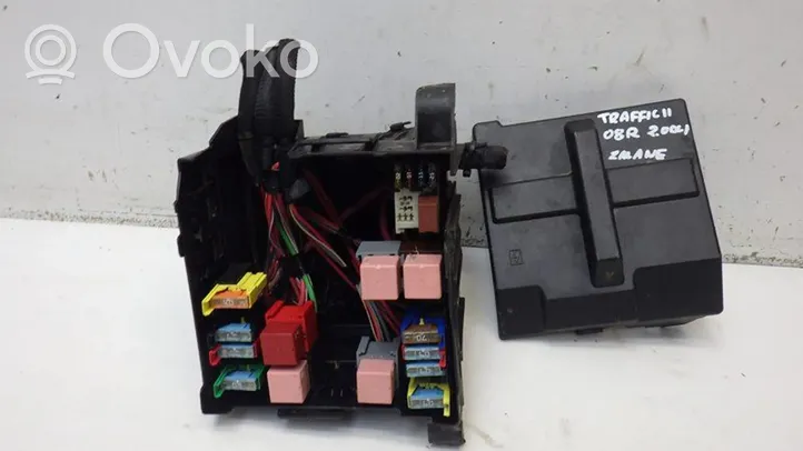 Opel Vivaro Fuse box set 8200490003