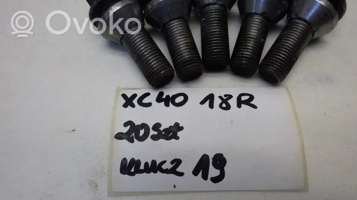 Volvo XC40 Nuts/bolts 