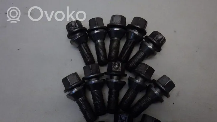 Volvo XC40 Nuts/bolts 