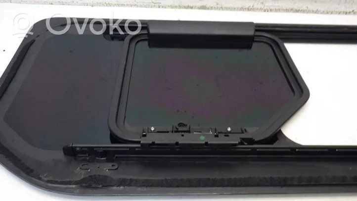 Opel Vivaro Rear door window glass 823009103R