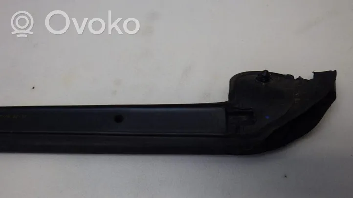 Opel Vivaro Rubber seal front door window/glass 