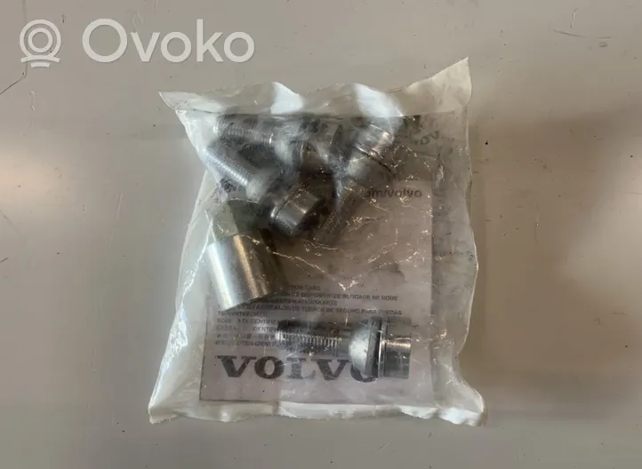 Volvo V70 Nakrętki i śruby 30760187