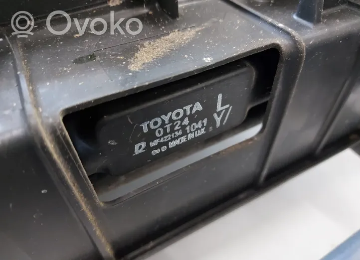 Toyota Auris E180 Jäähdyttimen kehyksen suojapaneeli 422134-1041