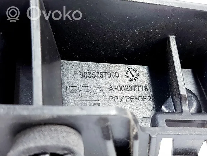 Opel Mokka B Takapuskurin kannake 9835237980