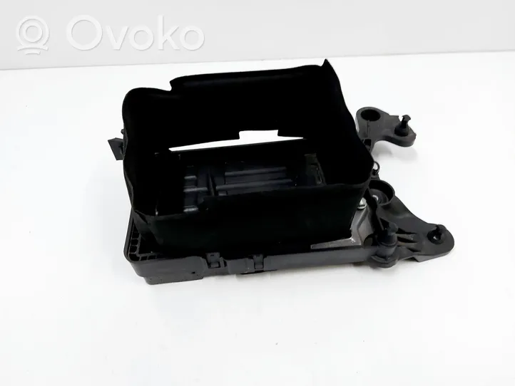 Seat Ateca Akkulaatikon alusta 5Q0915331K