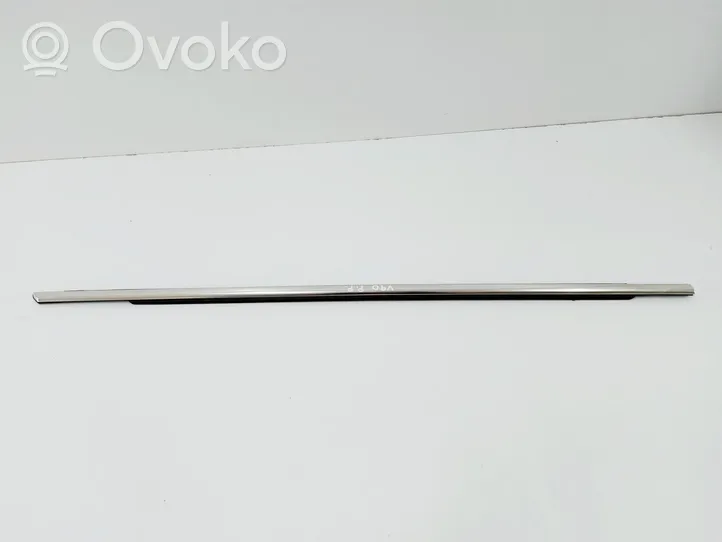 Volvo S90, V90 Передняя отделка дверей (молдинги) 31848055