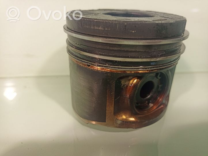 Opel Zafira B Piston 93178375