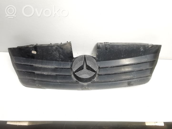 Mercedes-Benz Vaneo W414 Etupuskurin ylempi jäähdytinsäleikkö A4148800085