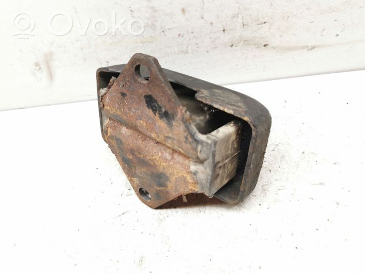 Mitsubishi L200 Engine mount bracket MR992670