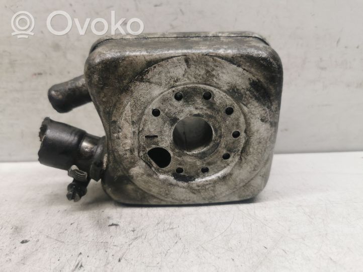 Audi A4 S4 B5 8D Supporto di montaggio del filtro dell’olio 