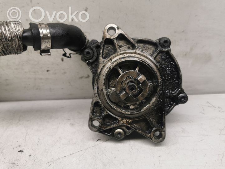 Audi A4 S4 B5 8D Siurblys vakuumo 72218501