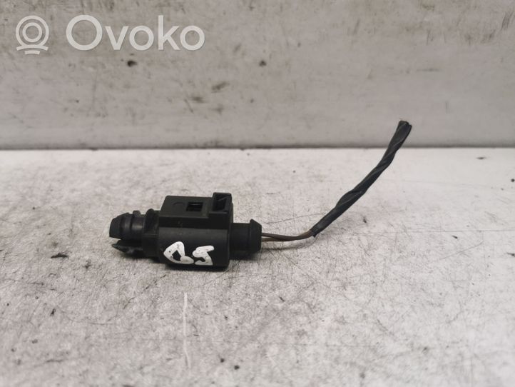 Volkswagen Golf V Außentemperatur Sensor Fühler Geber 1J0973702