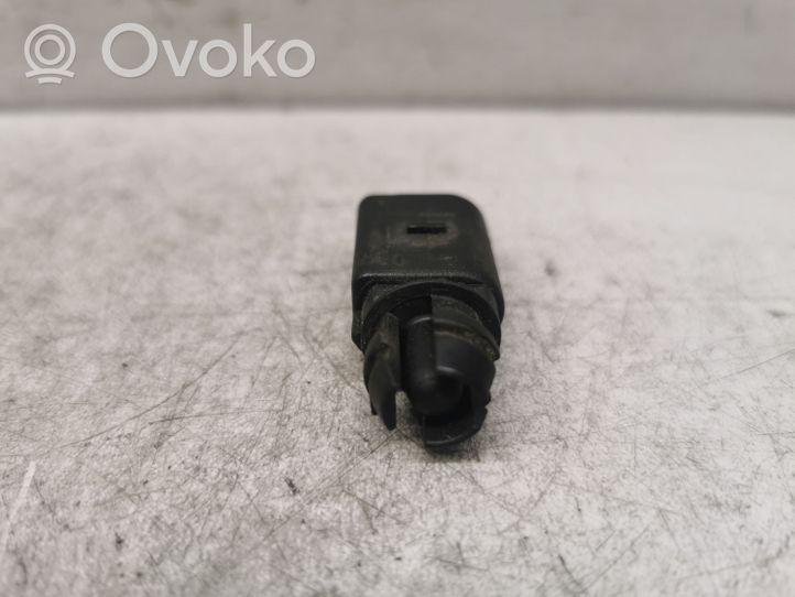 Volkswagen Golf V Sensor de temperatura del aire externo/exterior 8ZO820535