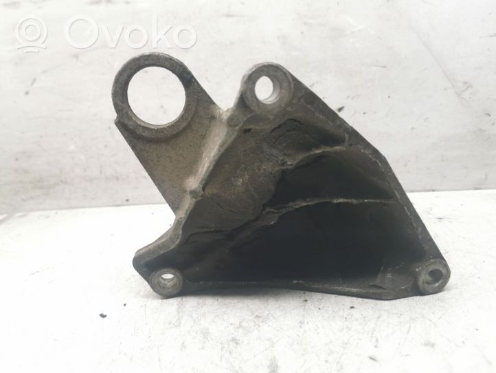 Volkswagen PASSAT B5.5 Supporto di montaggio scatola del cambio 8D0399114S