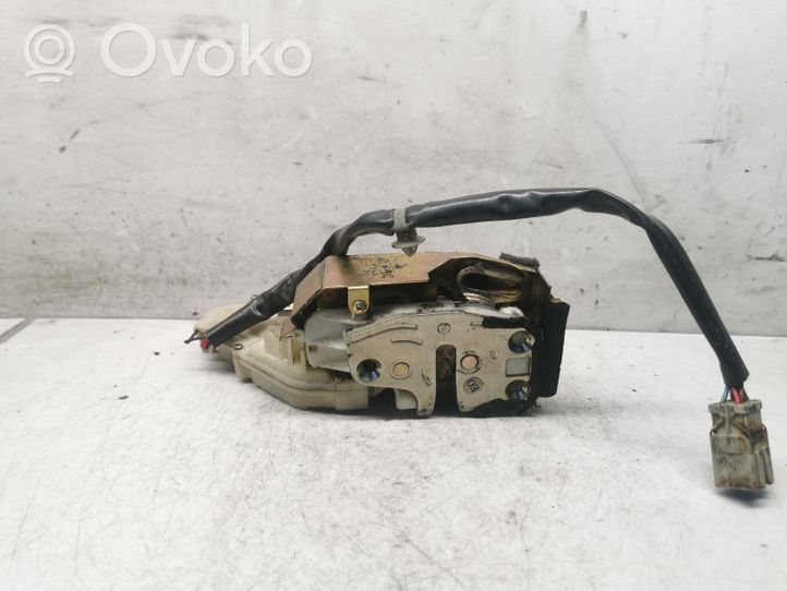 Honda CR-V Front door lock 