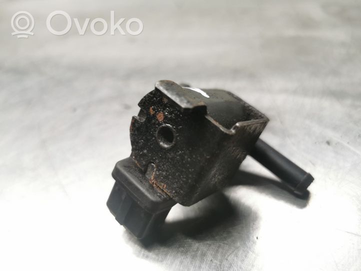 Audi A4 S4 B5 8D Solenoidinis vožtuvas 