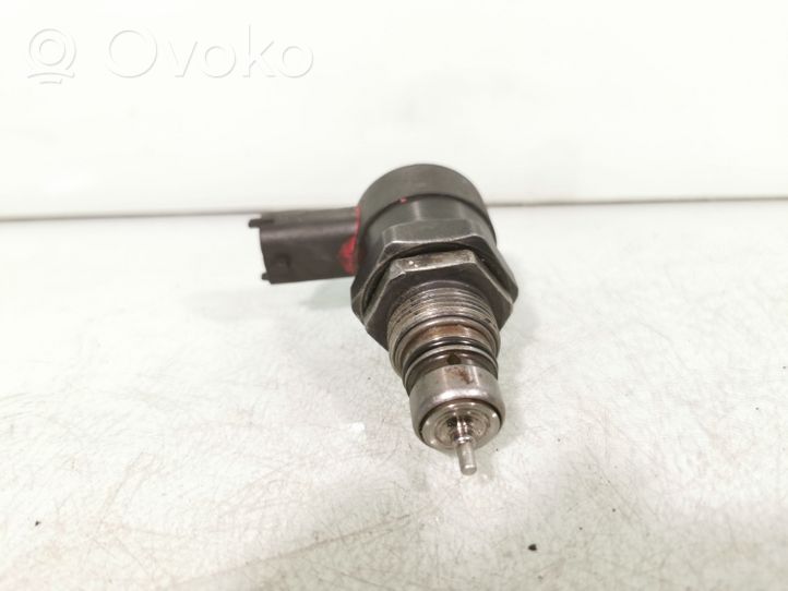 Opel Astra H Fuel pressure regulator 0281002507