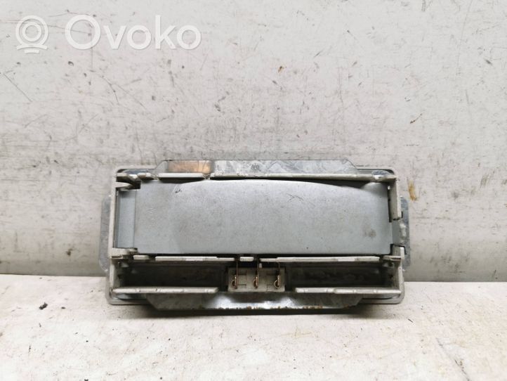 Volkswagen Sharan Lampka podsufitki tylna 357947105