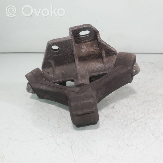 Volkswagen PASSAT B5.5 Staffa/supporto di montaggio della marmitta 4B0253663D