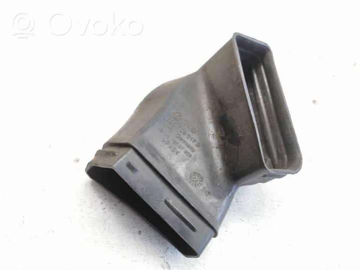 Audi A4 S4 B5 8D Oro paėmimo kanalo detalė (-ės) 8D0129617B