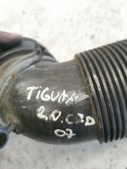 Volkswagen Tiguan Turboahtimen ilmanoton letku 5N0129656
