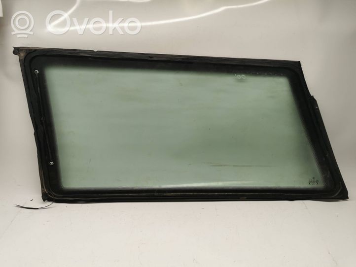 Volkswagen PASSAT B5 Rear side window/glass 43R00048