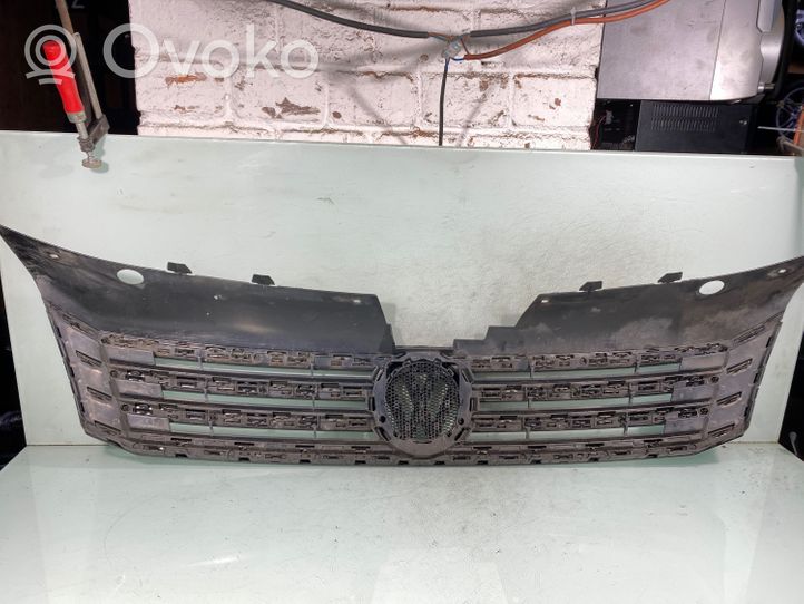 Volkswagen PASSAT B7 Grille calandre supérieure de pare-chocs avant 3AA853653