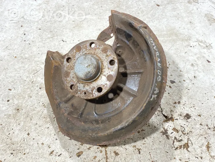 Volkswagen Touran I Rear wheel hub spindle/knuckle 